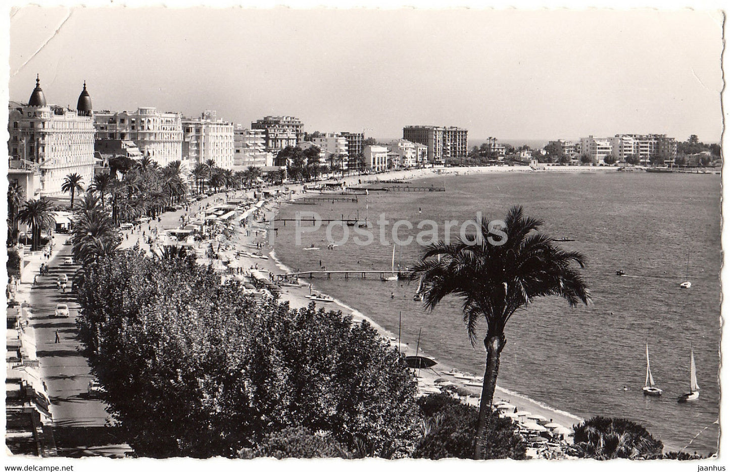Cannes - La Plage - La Croisette et les grands hotels - France - unused - JH Postcards
