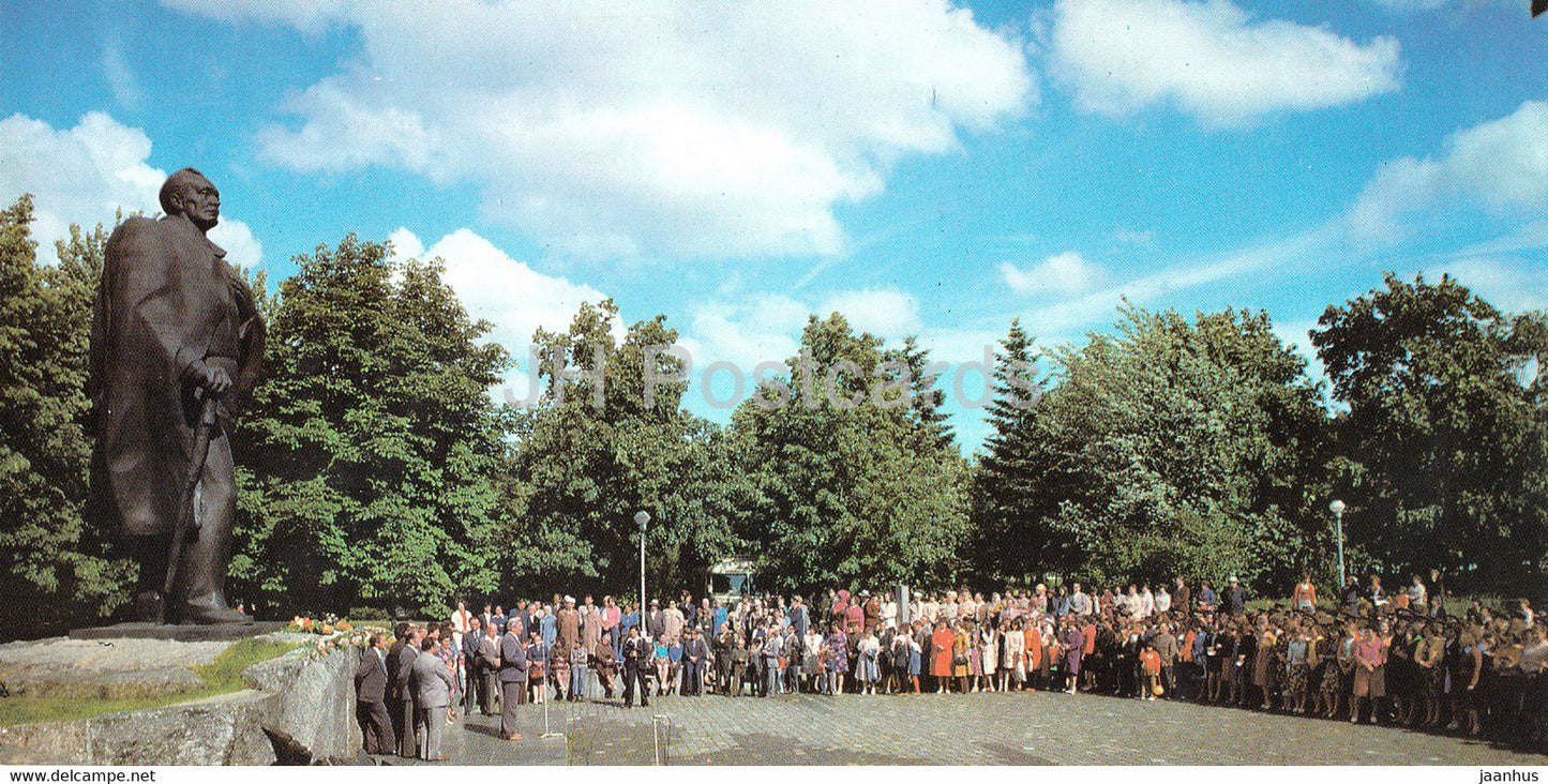 Minsk - monument to Belarus poet Yanka Kupala - 1983 - Belarus USSR - unused - JH Postcards