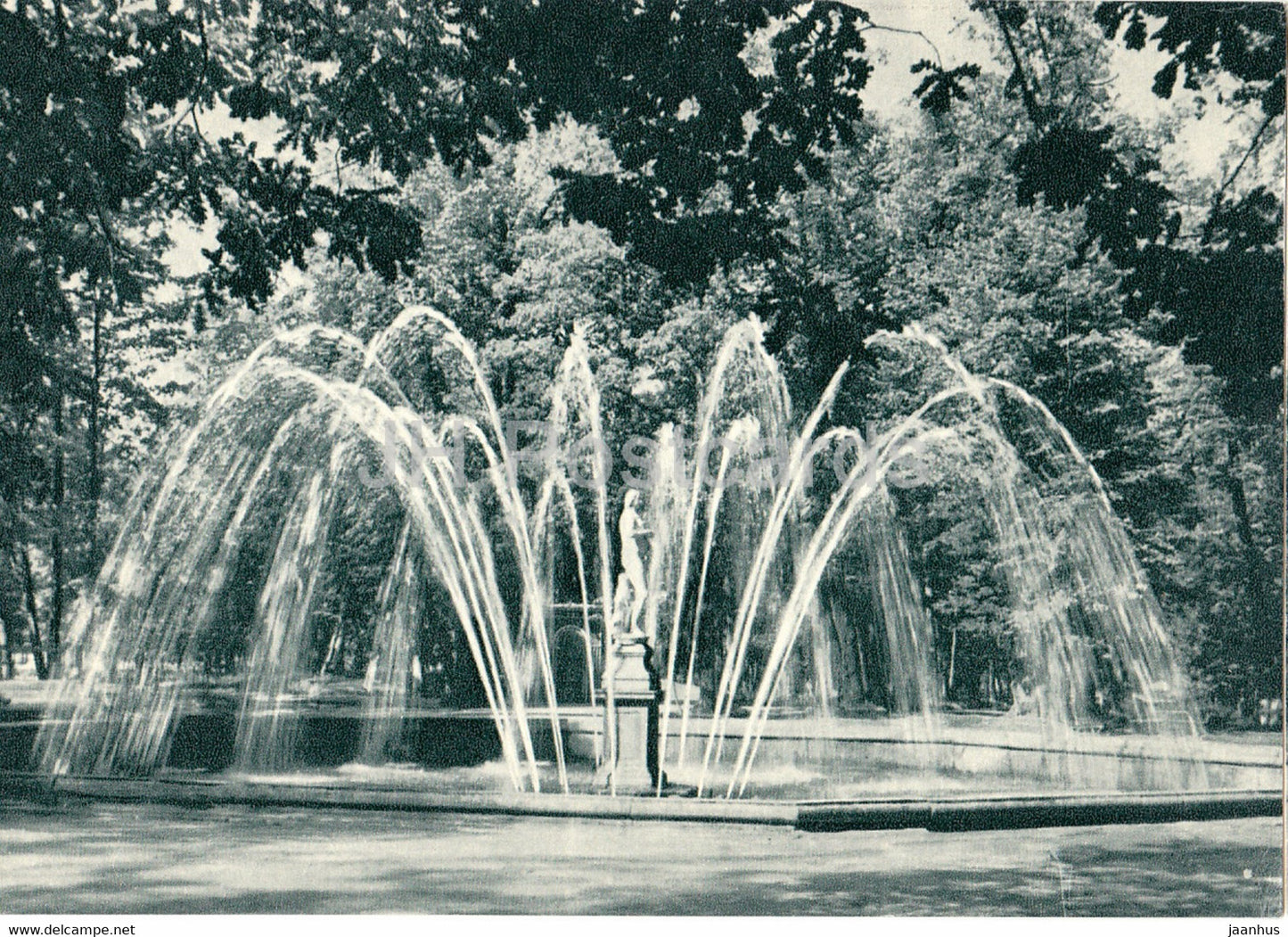 The Eve Fountain - Petrodvorets reborn from the ashes - 1970 - USSR Russia - unused - JH Postcards