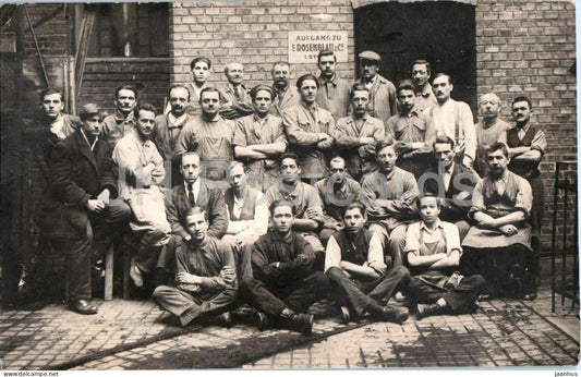Wien - Vienna - Arbeitergruppe vor der Firma E. Rosenblatt & Co. workers 1920 - old postcard - Austria - unused - JH Postcards