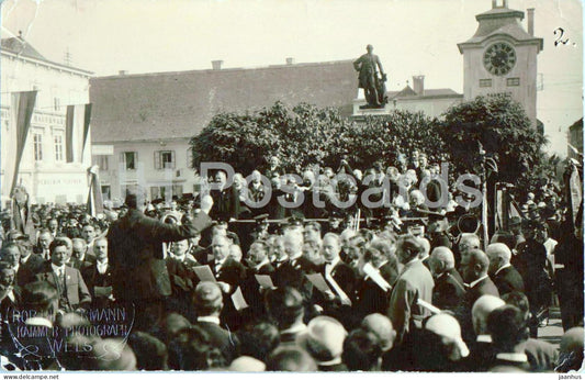 Wels - Sanger auf dem Stadtplatz - men singing - Robert Biedermann - old postcard - Austria - used - JH Postcards