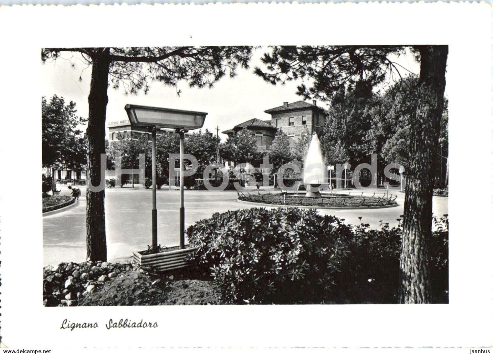 Lignano Sabbiadoro - town view - seaside resort - fountain - square - Friuli - 1960s - Italy - used - JH Postcards