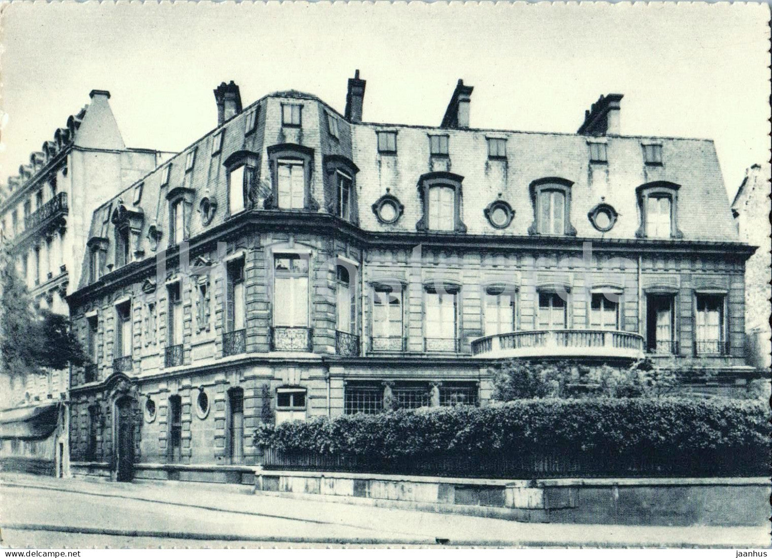 Champagne Pommery & Greno - Vue des Etablissements de Paris - postcard - 1930s - France - unused - JH Postcards