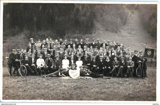 Gruppenfoto eines Vereins - group photo - old postcard - Austria - used - JH Postcards