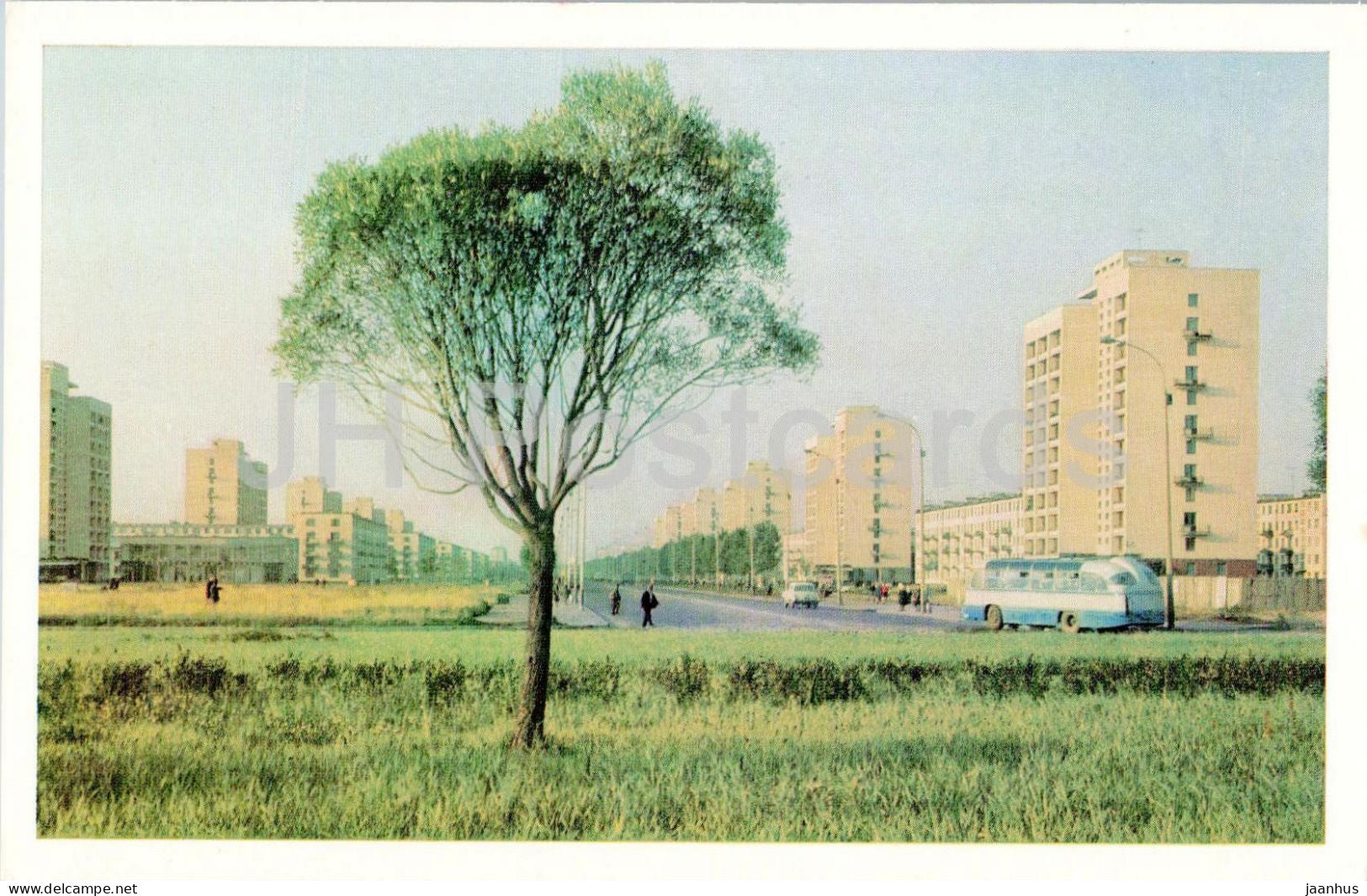 St Petersburg - Leningrad - Novo-Izmailovsky Avenue - modern apartment blocks - bus - street view - Russia USSR - unused - JH Postcards