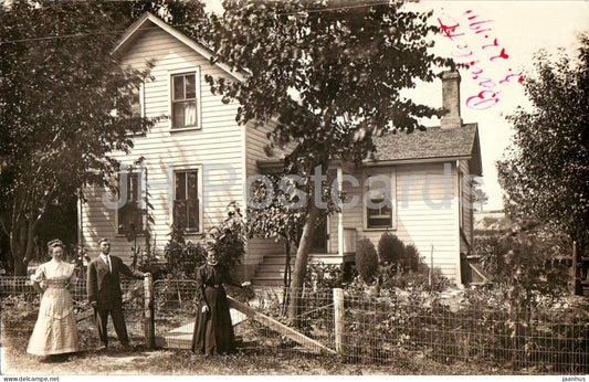 Bartlett - family in front of wooden house - early American homestead - photo - old postcard - 1911 - USA - used - JH Postcards