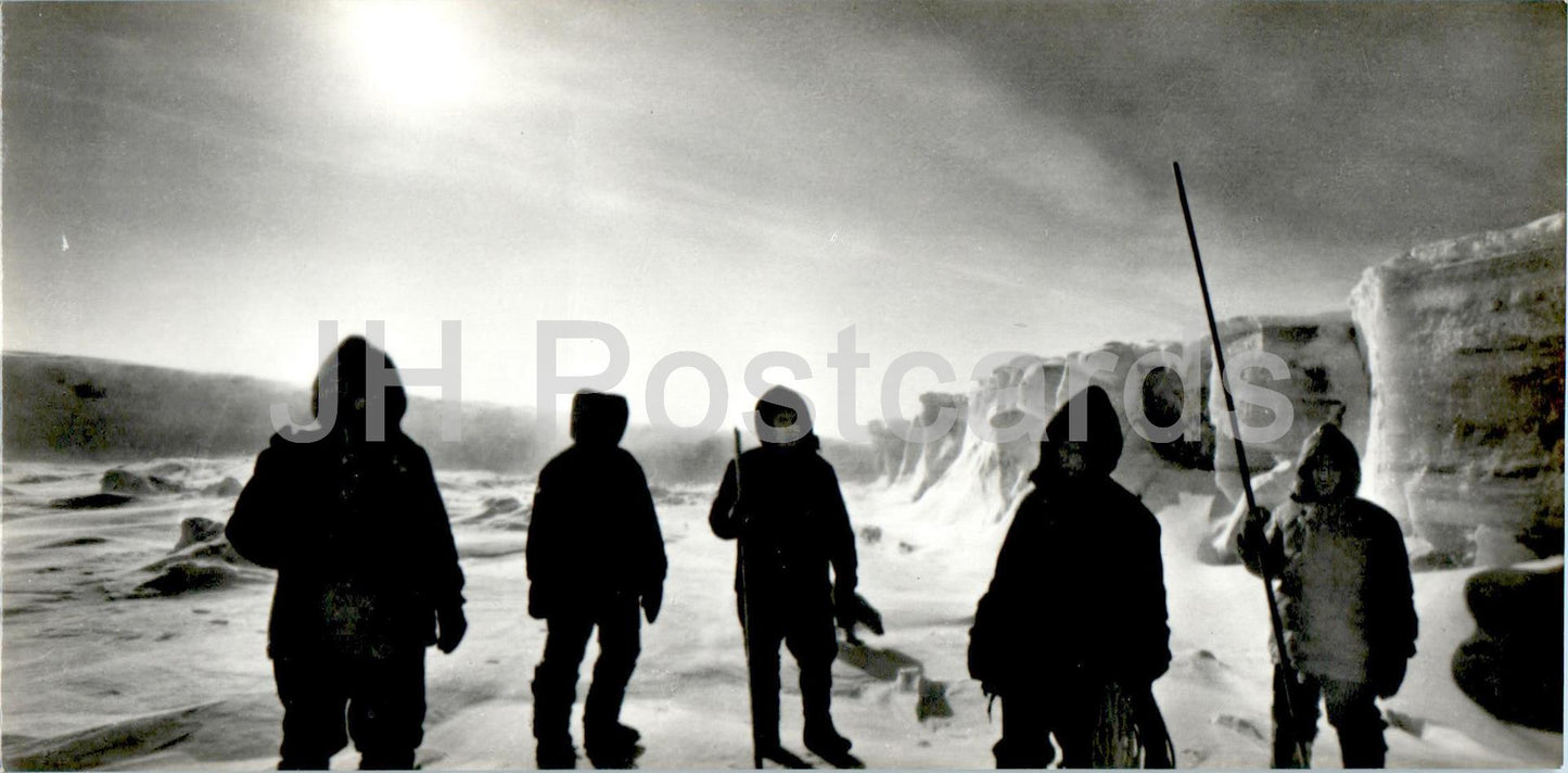 Polar Region - researchers of drifting station - 1972 - Russia USSR - unused