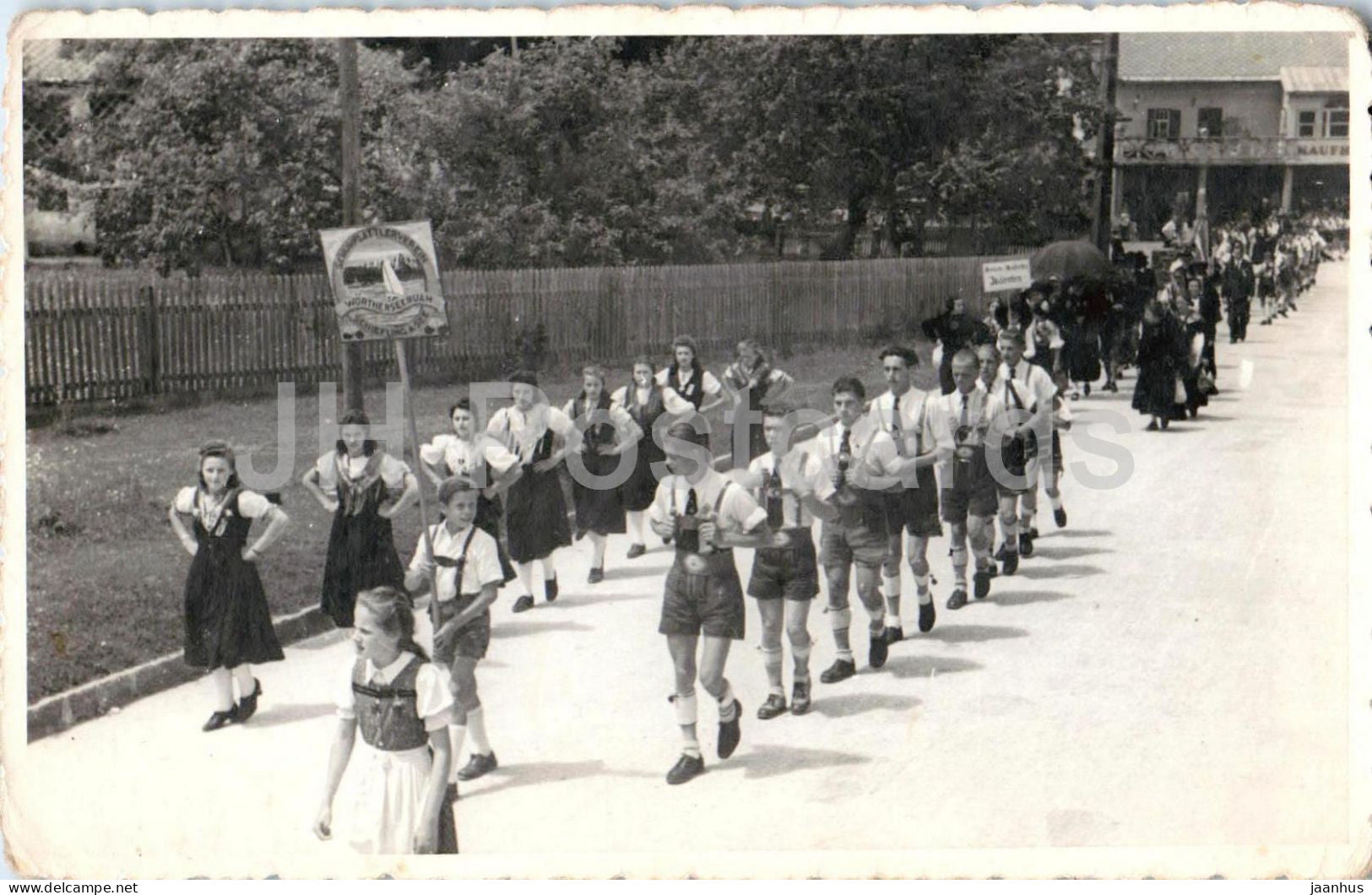 Klagenfurt - Kinder Parade - Youth in traditional costume marching - photo - old postcard - Austria - unused - JH Postcards