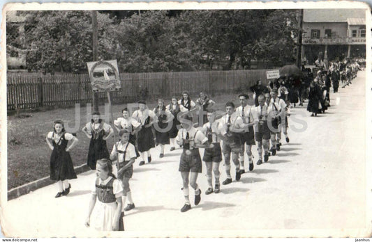 Klagenfurt - Kinder Parade - Youth in traditional costume marching - photo - old postcard - Austria - unused - JH Postcards