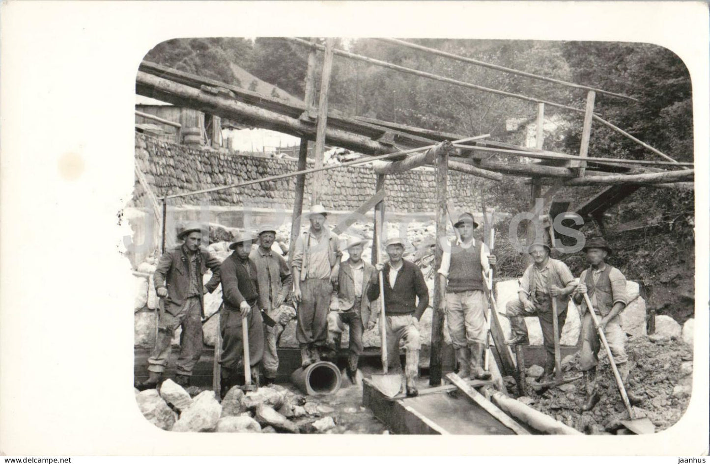 Bei Wels - Construction workers - photo - old postcard - Austria - unused - JH Postcards