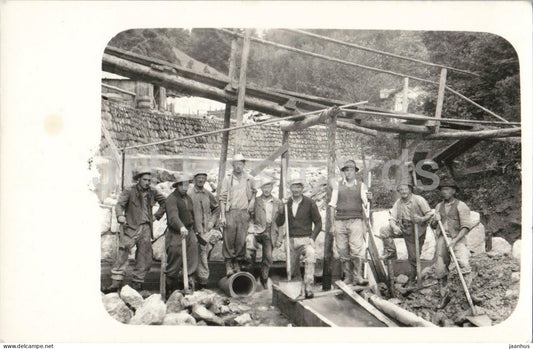 Bei Wels - Construction workers - photo - old postcard - Austria - unused - JH Postcards