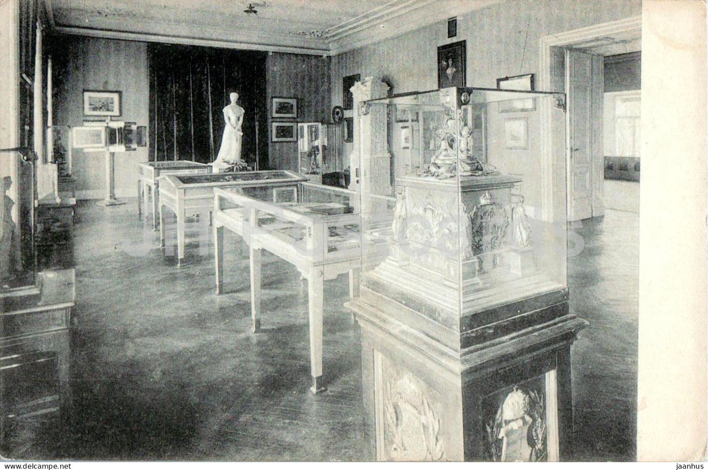 Budapest Museum hall in Queen Elisabeth Memorial Museum - interior exhibition hall old postcard - 610 - Hungary - unused - JH Postcards