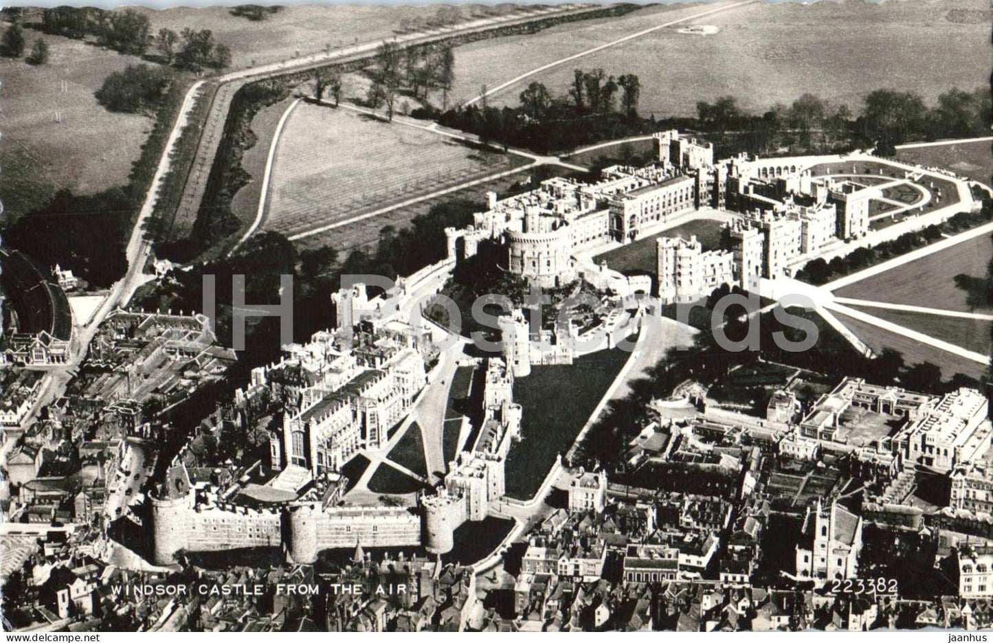 Windsor Castle from the air - Aerial View - royal residence Berkshire - 223382 - 1960 - United Kingdom - England - used - JH Postcards