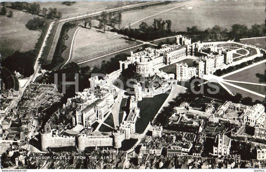 Windsor Castle from the air - Aerial View - royal residence Berkshire - 223382 - 1960 - United Kingdom - England - used - JH Postcards