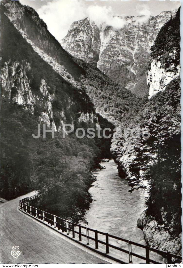 Pass Lueg mit Hagengebirge - mountain pass - gorge - river - alpine road - 22 - old postcard - Austria - unused - JH Postcards