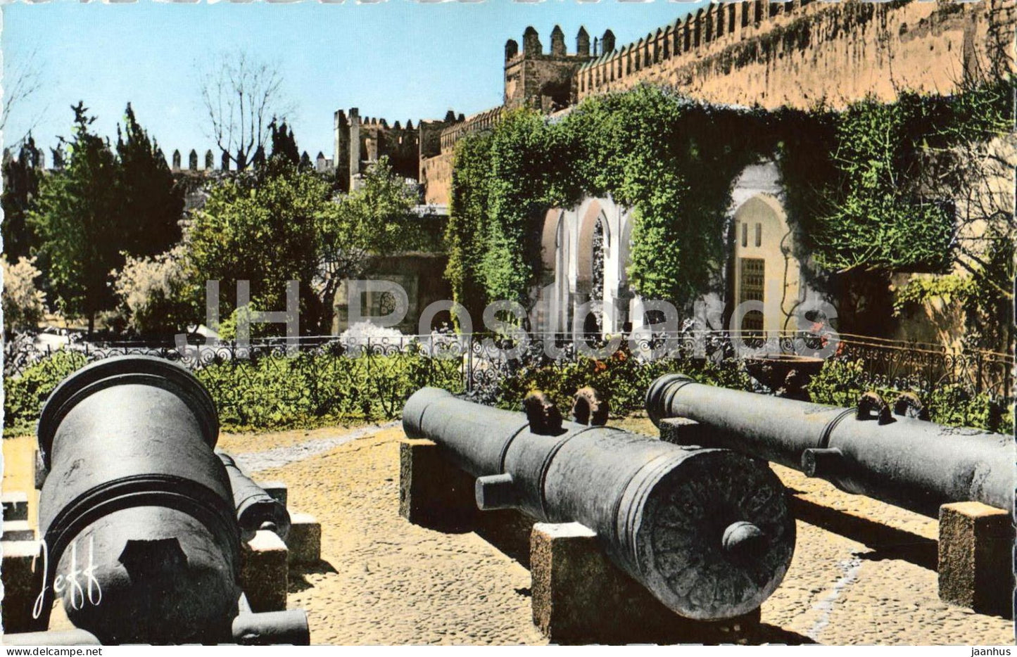 Rabat - Un coin du Jardin des Oudaia -A nice spot in the Oudaia Garden - cannons garden - old postcard Morocco - unused - JH Postcards