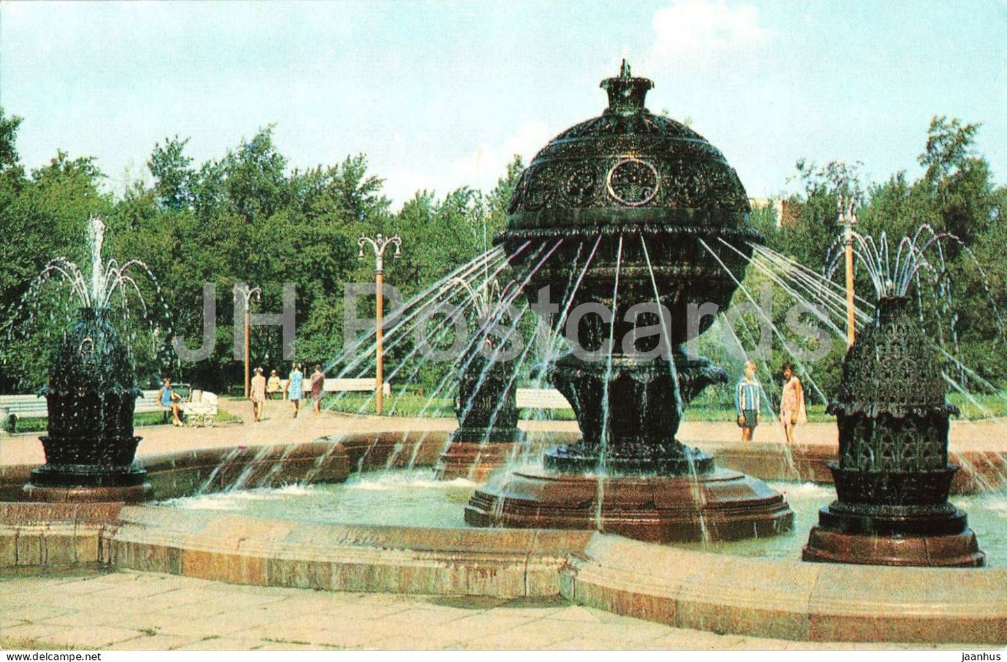 Omsk - Fountain in the 30th Anniversary of Komsomol Square - park - A10506 - 71 - 1972 - Russia - USSR - unused - JH Postcards