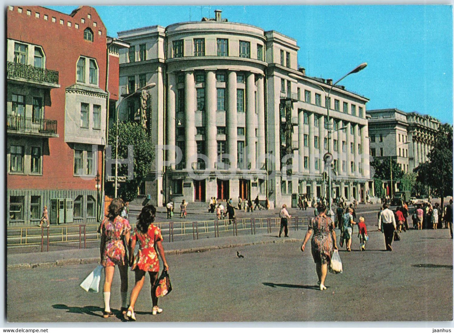 Minsk - Belarus Hotel - street people - A033 - architecture - 1979 - Belarus - USSR - unused - JH Postcards