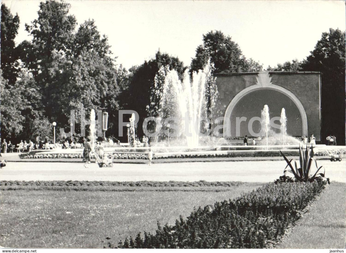 Poznan - Park Kasprzaka - fountain - old postcard - Poland - used - JH Postcards