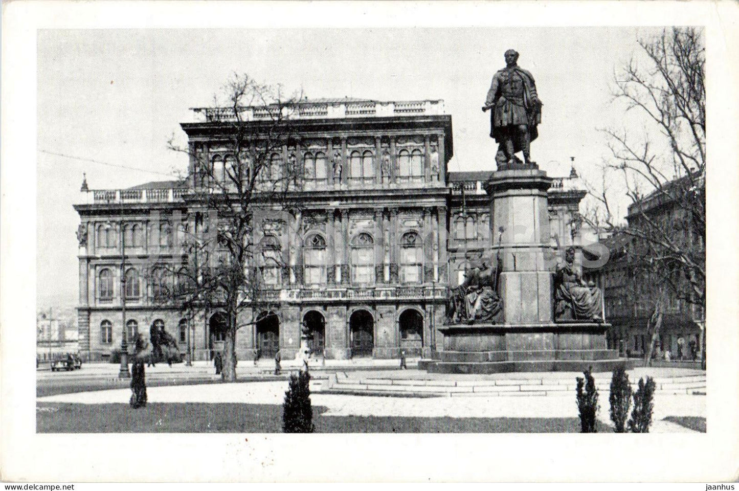 Budapest - Magyar Tudomanyos Akademia - Szechenyi Istvan szobra - Academy of Sciences - old postcard - Hungary - unused - JH Postcards