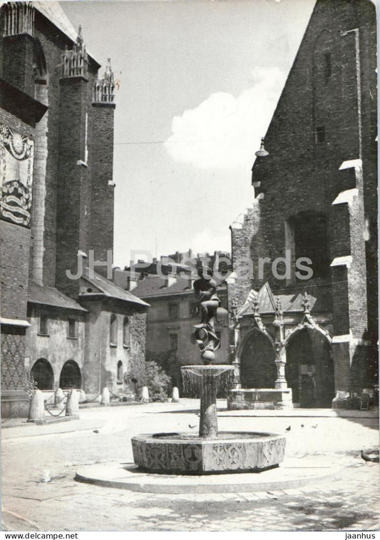Krakow - Plac Mariacki - St. Mary's Square - old town - fountain - 1960s - Poland - used - JH Postcards
