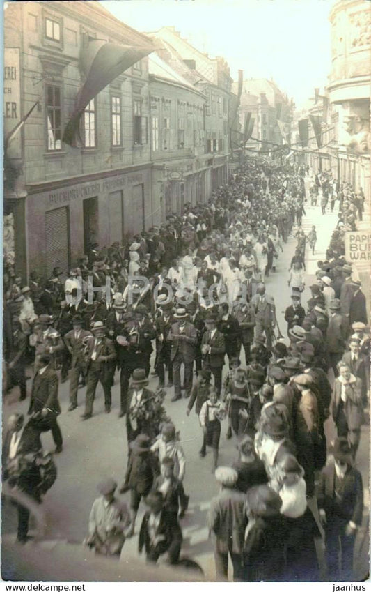 St. Polten - Festzug - Parade on Kremser Gasse - Buchdruckerei Friedrich Sommer - old postcard - 1900s - Austria - used - JH Postcards