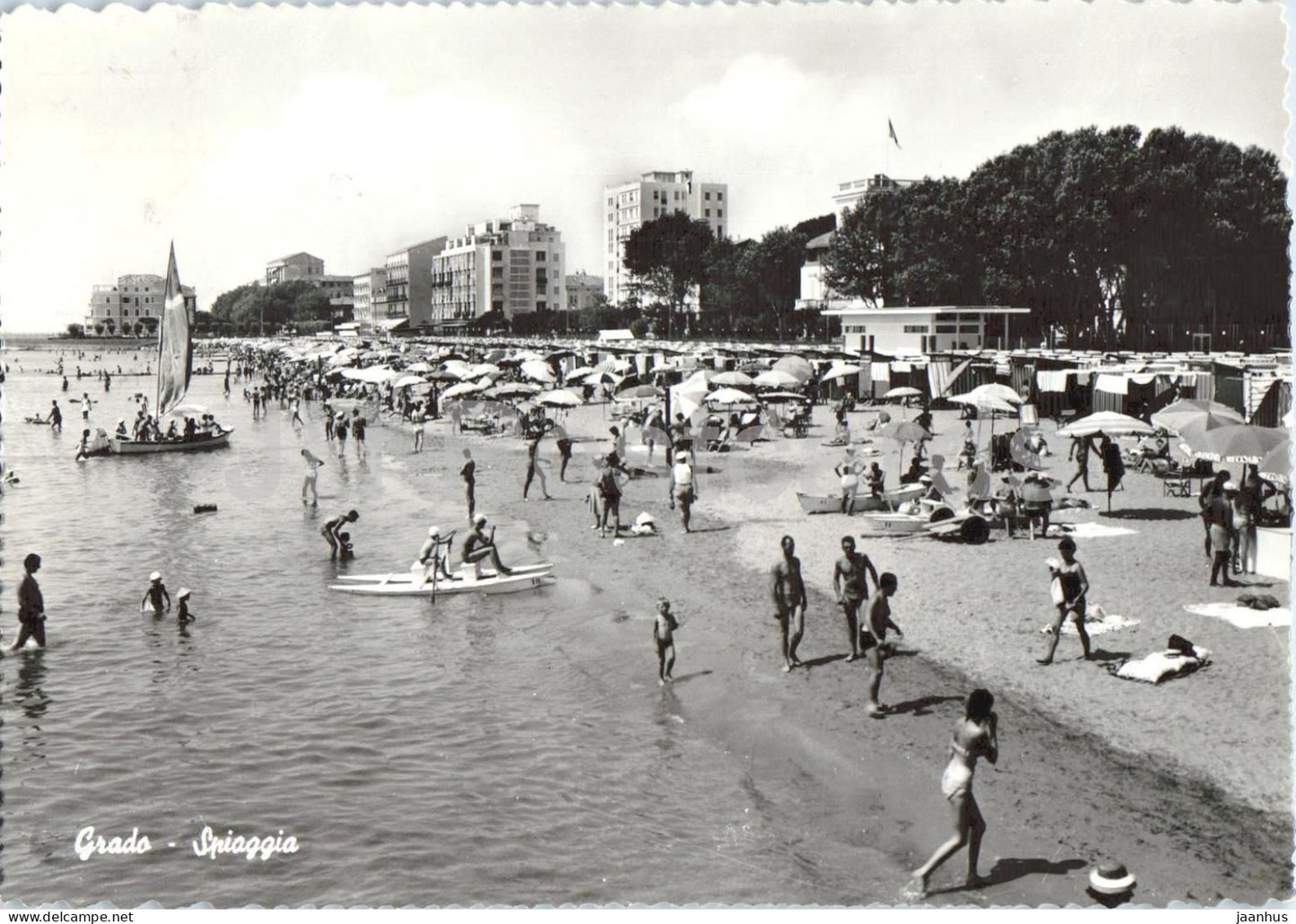 Grado - Spiaggia - Beach - summer leisure - 1961 - Italy - used - JH Postcards