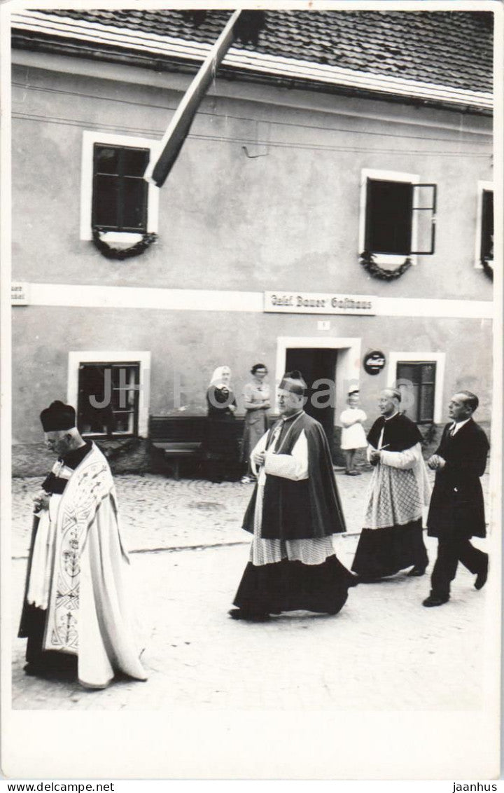 Freistadt ? Priesterliche Prozession vor Gasthaus Bauer - priest - 3759 - photo - old postcard - Austria - unused - JH Postcards