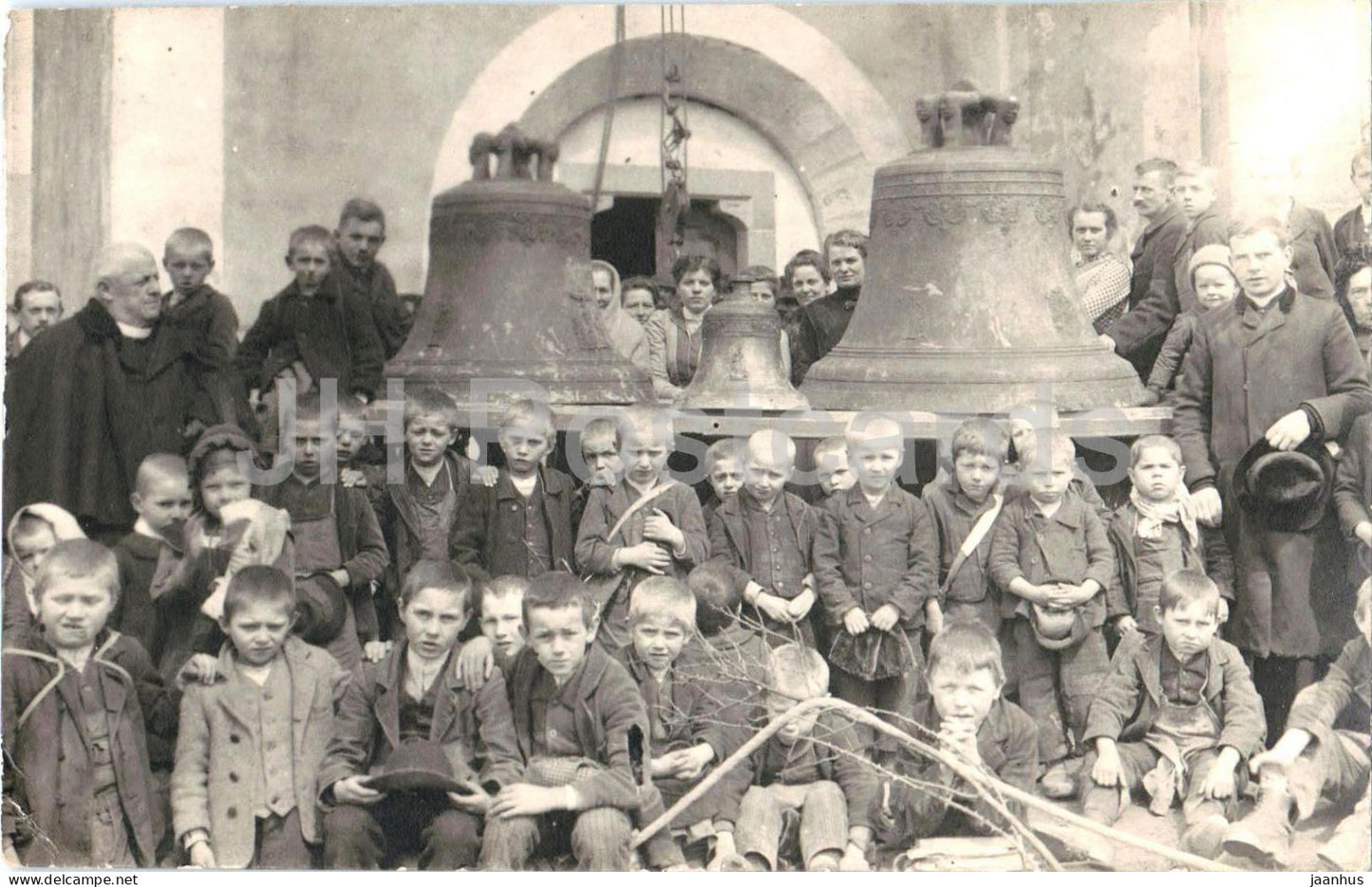 Altenfelden Kirchenglocken mit Kindern - Church bells children - Pastor - priest - old postcard - 1917 - Austria - used - JH Postcards