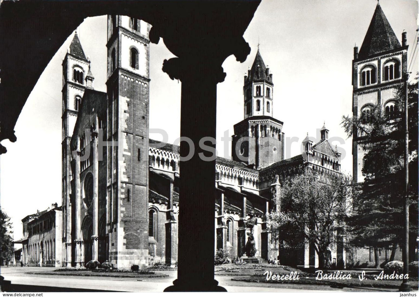 Vercelli - Basilica di S. Andrea - Basilica of Saint Andrew - cathedral - church - old postcard - 1950s - Italy - used - JH Postcards