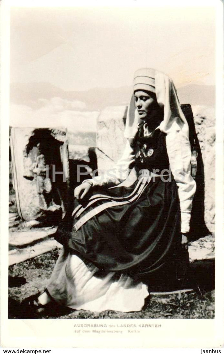 Ausgrabung des Landes Karnten auf dem Magdalensberg - Keltin - folk costumes - old postcard - Austria - unused - JH Postcards