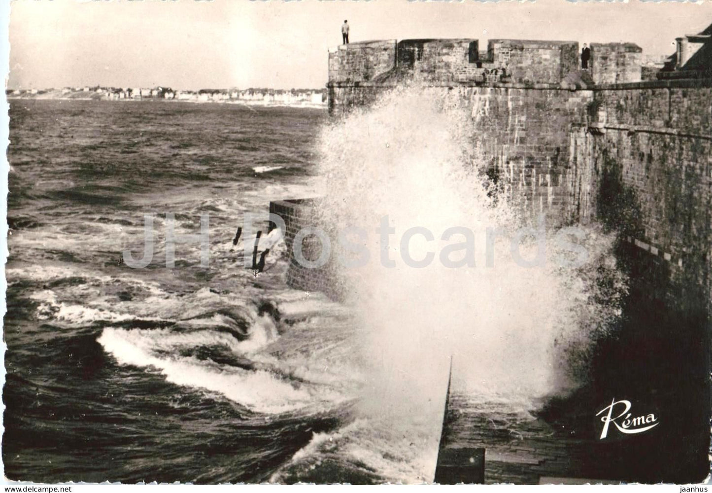 Saint Malo - Aux grandes Marees - tempete sur les Remparts - ramparts - 682 - old postcard - 1957 - France - used - JH Postcards