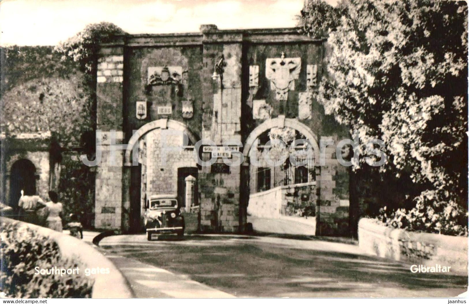 Gibraltar - Southport gates - city gate - old car - old postcard - Gibraltar - unused - JH Postcards