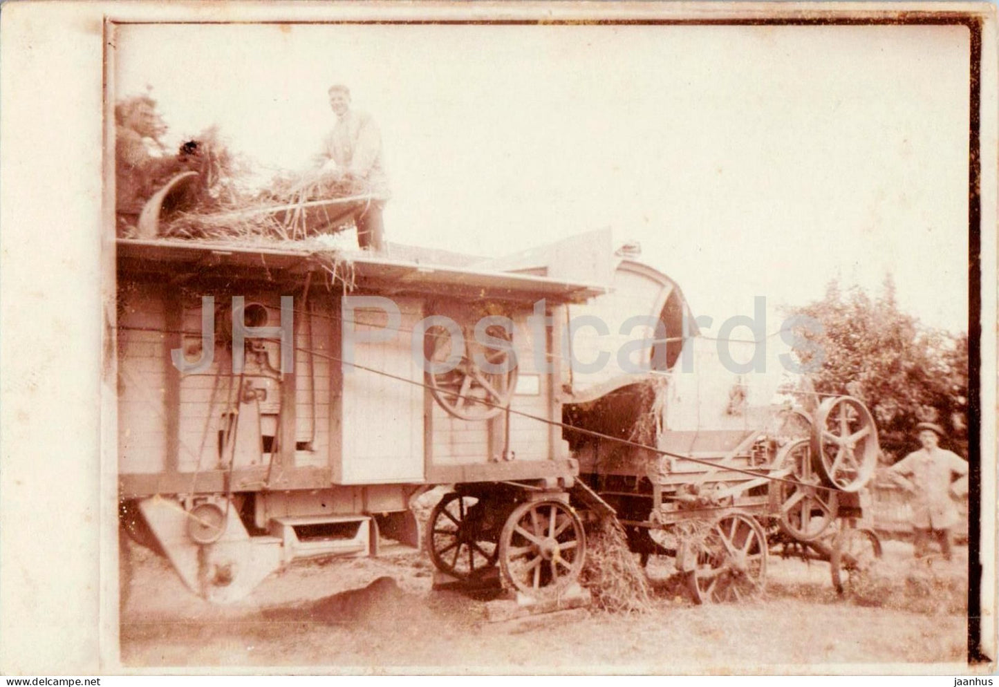 Landwirtschaftliche Szene mit Dreschmaschine - threshing machine - photo - old postcard - Switzerland - unused - JH Postcards
