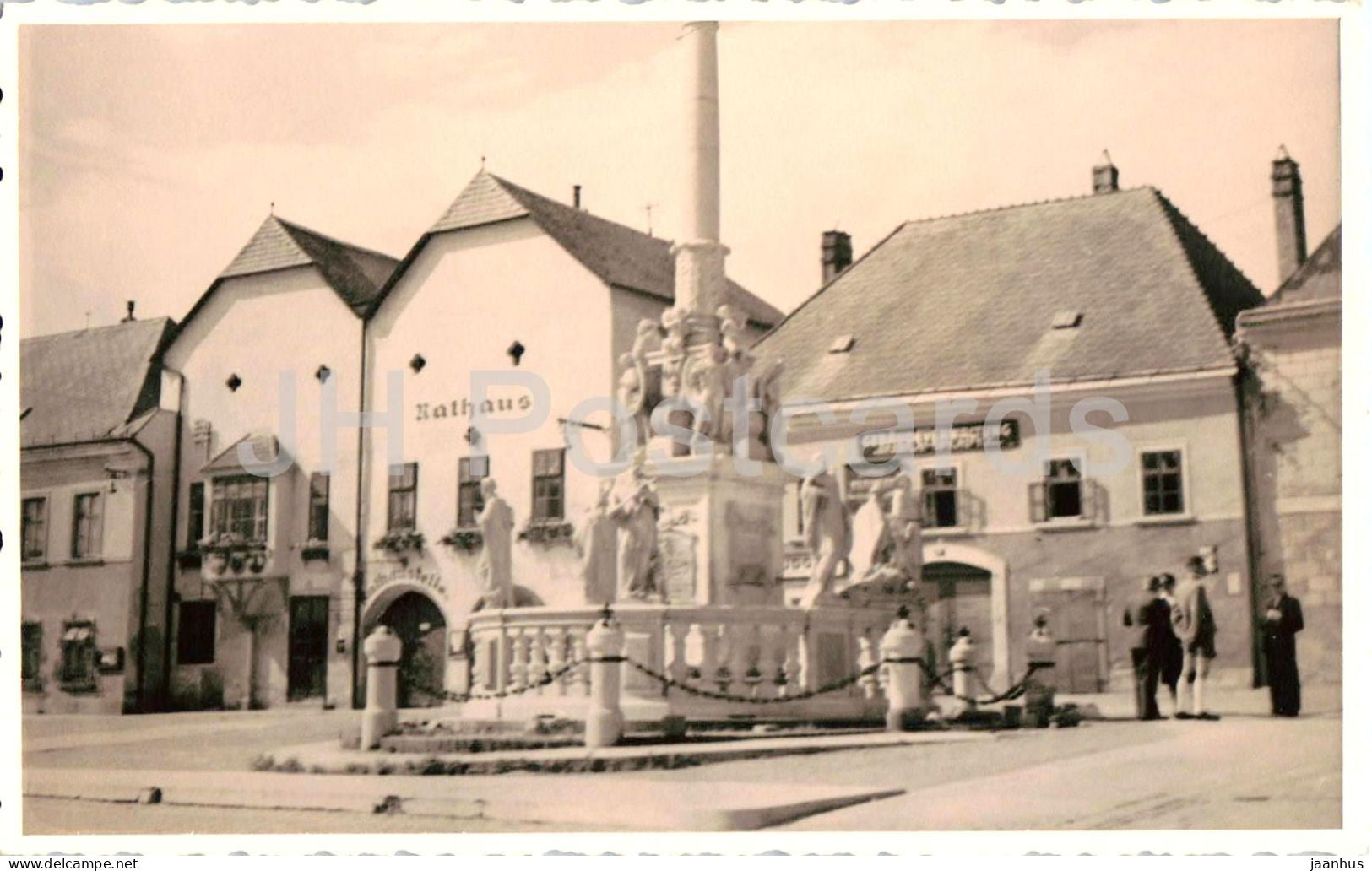 Perchtoldsdorf - Rathaus mit Dreifaltigkeitssaule - town square - photo - 1925 - old postcard - Austria - used - JH Postcards