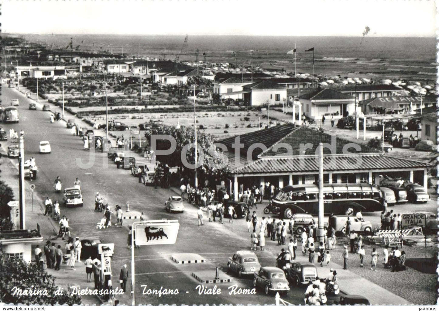 Marina di Pietrasanta - Tonfano - Viale Roma - car - street view - seaside resort - old postcard - 1956 - Italy - used - JH Postcards