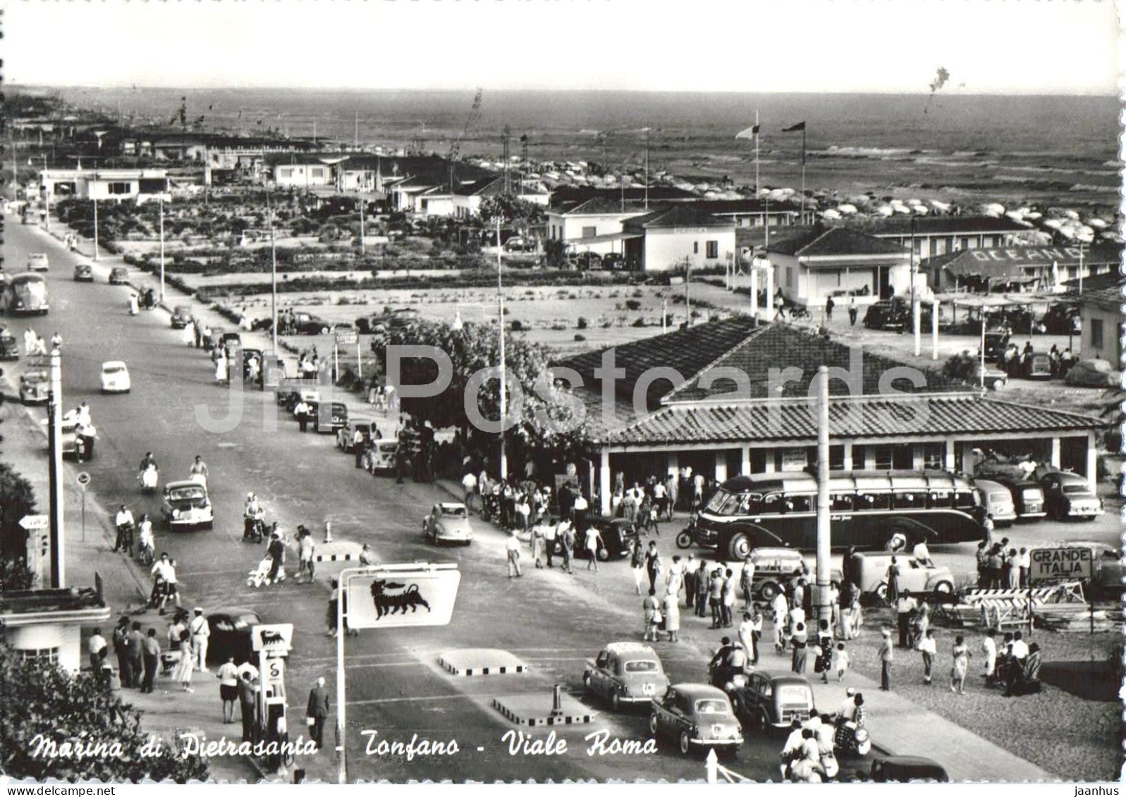 Marina di Pietrasanta - Tonfano - Viale Roma - car - street view - seaside resort - old postcard - 1956 - Italy - used - JH Postcards