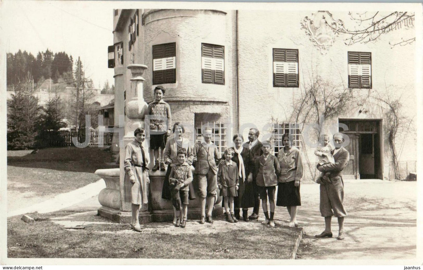Rosenegg Schloss - hotel - castle - Gruppenfoto - group photo - postcard - 1930 - Austria - unused - JH Postcards