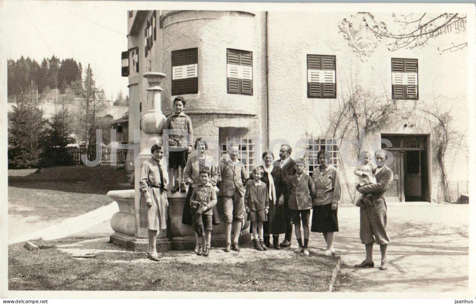Rosenegg Schloss - hotel - castle - Gruppenfoto - group photo - postcard - 1930 - Austria - unused - JH Postcards