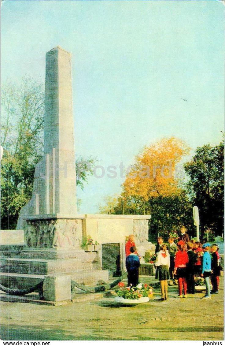 Kolomna - Square of Two Revolutions - mass grave - 1972 - Russia USSR - unused - JH Postcards