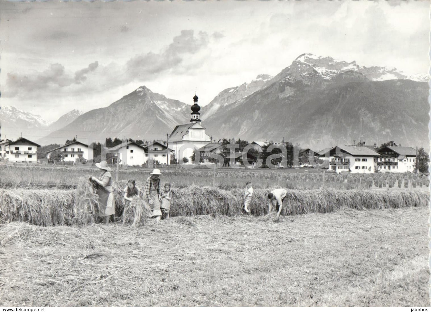 Reith im Alpbachtal - Tirol - rural life haymaking village church mountains - old postcard - Austria - unused - JH Postcards