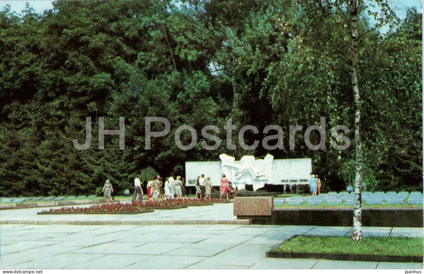 Chernivtsi - Monument in honor of the soldiers of the Soviet Army - military monument - 1985 - Ukraine USSR - unused - JH Postcards