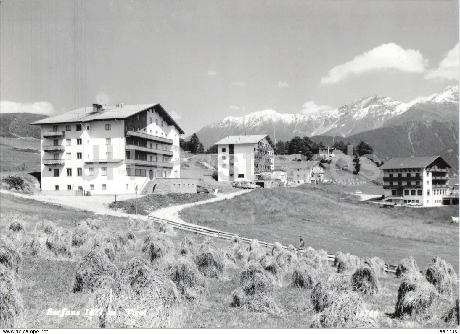 Serfaus 1427 m im Tirol - mountain village - hay stacks - mountains - old postcard - Austria - unused - JH Postcards