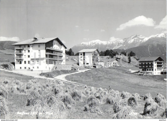 Serfaus 1427 m im Tirol - mountain village - hay stacks - mountains - old postcard - Austria - unused - JH Postcards