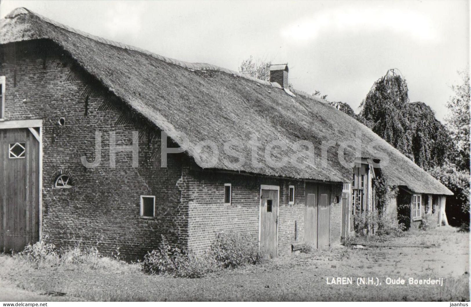 Laren - Oude Boerderij - old farmhouse - thatched roof - farm building - 24876 - old postcard - Netherlands - unused - JH Postcards