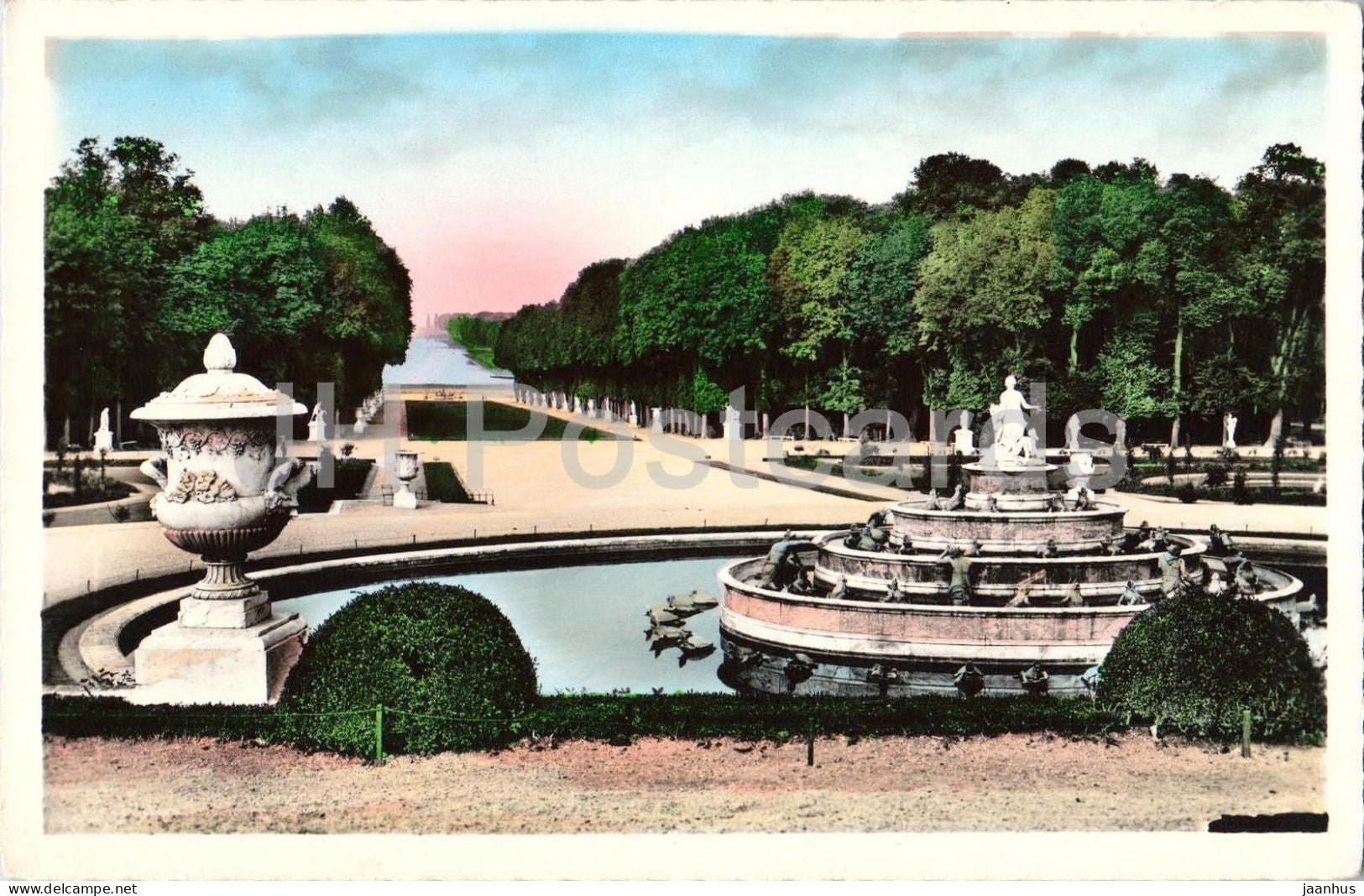Versailles Le Bassin de Latone et le Tapis Vert - Latona's Fountain and the lawns - 250 - old postcard - France - unused - JH Postcards