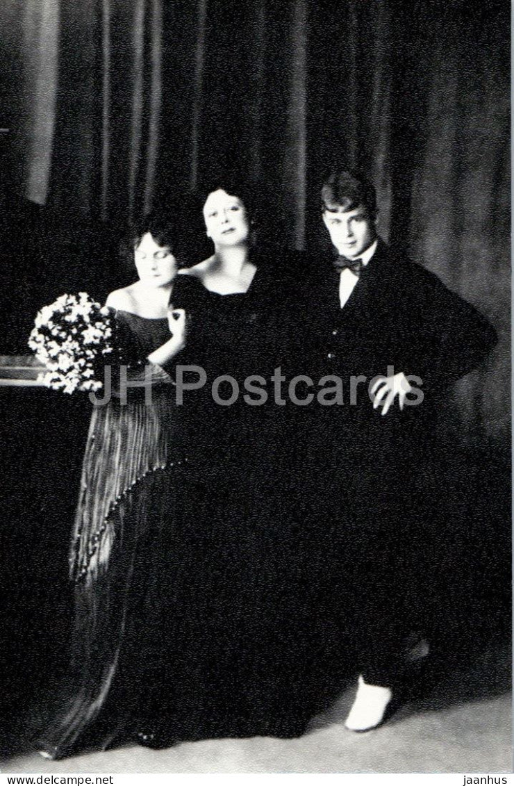 Sergei Yesenin and Isadora Duncan with daughter - Moscow 1923 - 1977 - Russia - USSR - unused - JH Postcards