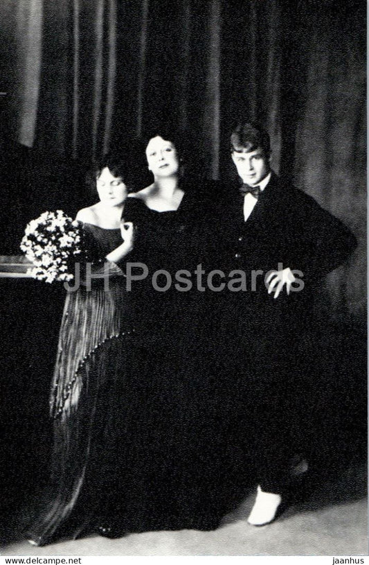 Sergei Yesenin and Isadora Duncan with daughter - Moscow 1923 - 1977 - Russia - USSR - unused - JH Postcards