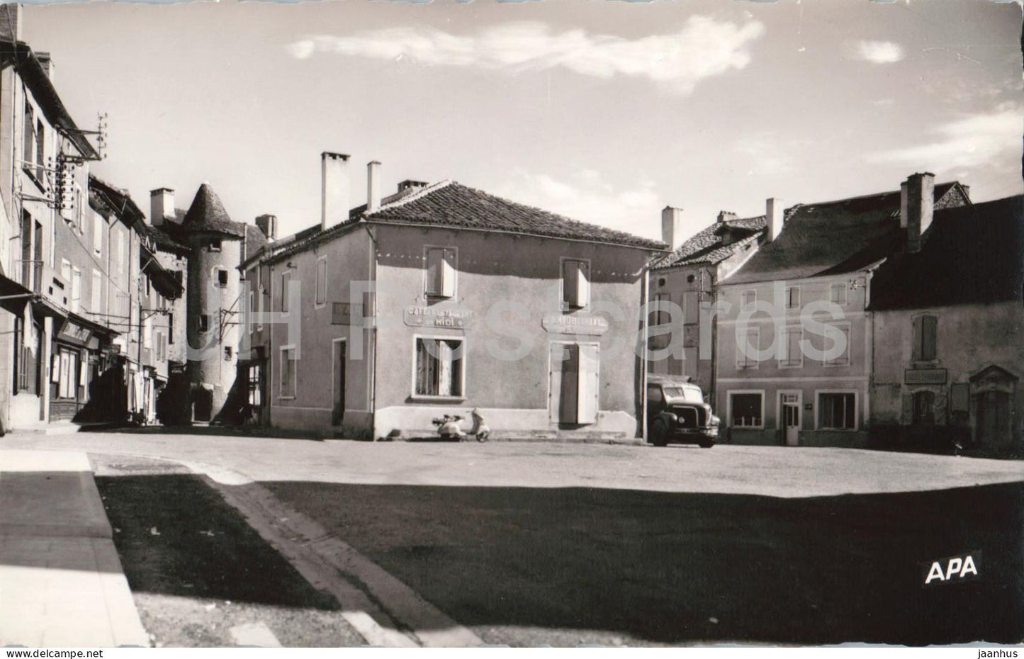 Lacapelle Marival - Lot - Place du Fort - Fort Square - square houses - village - 104 - old postcard - France - unused - JH Postcards