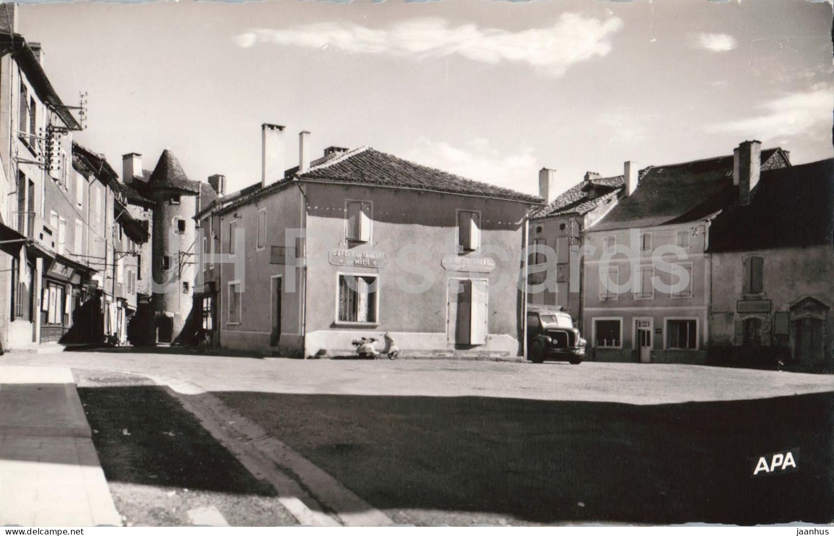 Lacapelle Marival - Lot - Place du Fort - Fort Square - square houses - village - 104 - old postcard - France - unused - JH Postcards